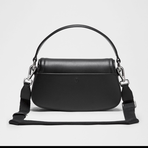 Lululemon-Leather Alternative Mini Bag 1.2L-Black-NWT - Picture 2 of 13
